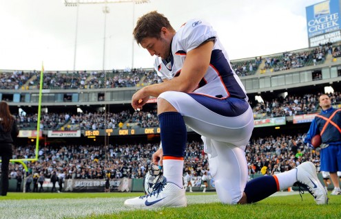 Click image for larger version. 

Name:	tim-tebow-surprises-495x319.jpg 
Views:	1 
Size:	55.2 KB 
ID:	528